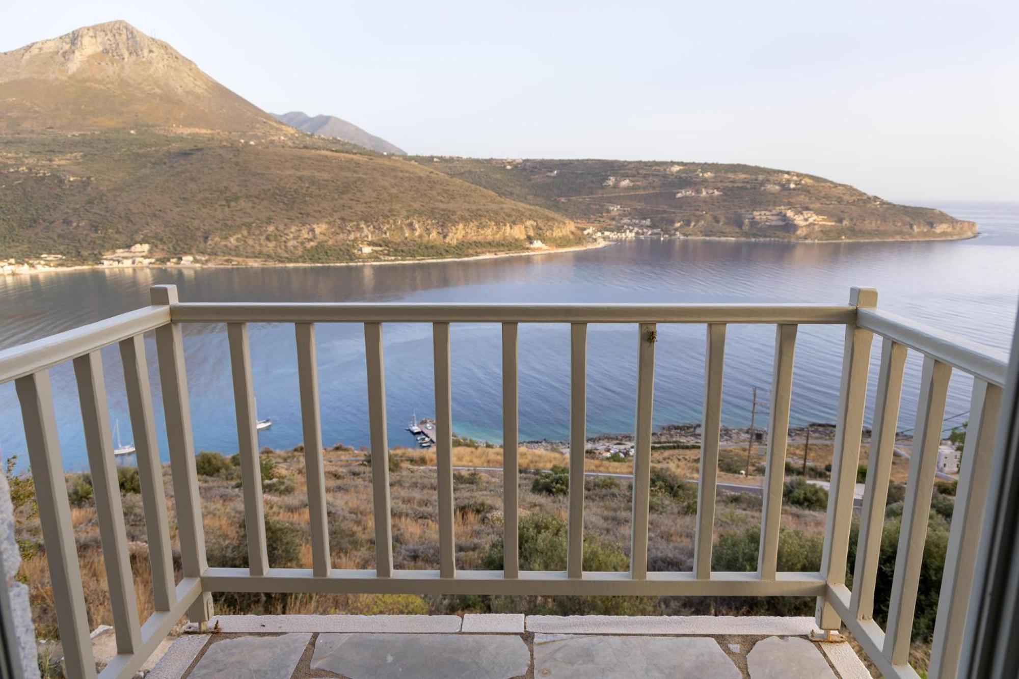Karavostásion Akrolithi Guesthouse מראה חיצוני תמונה